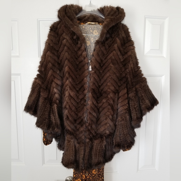 Belle Fare Knitted Mink Poncho Cape With Hood - Picture 8 of 13